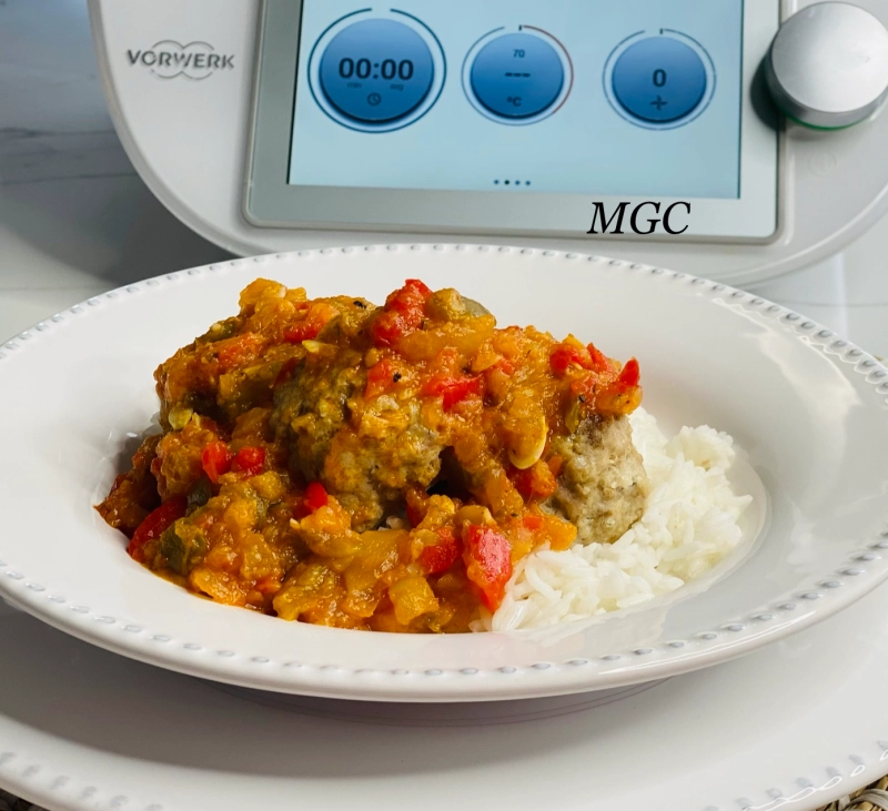 ALBÓNDIGAS AL VAPOR. ARROZ AL VAPOR. CON PISTO . VAROMA - TM31 - TM5 - TM6