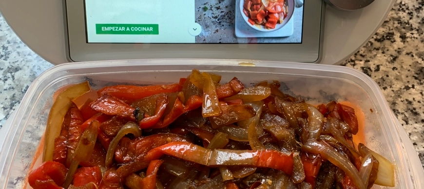 Cebolla y pimientos dorados con Thermomix Tm6.