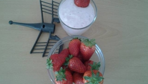 Mousse de chocolate blanco y fresas